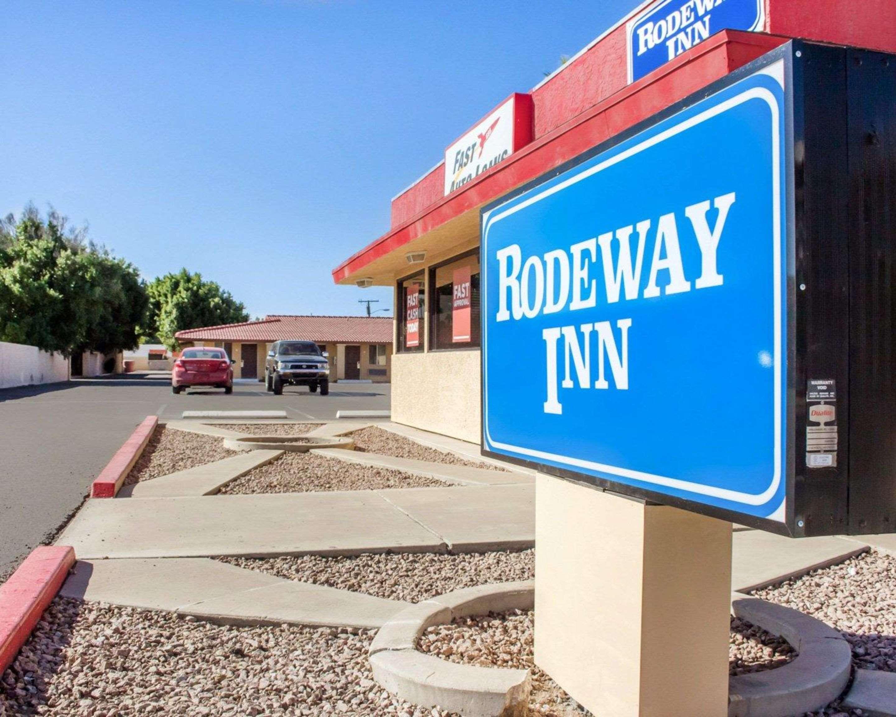 Rodeway Inn Old Town Скотсдейл Екстериор снимка