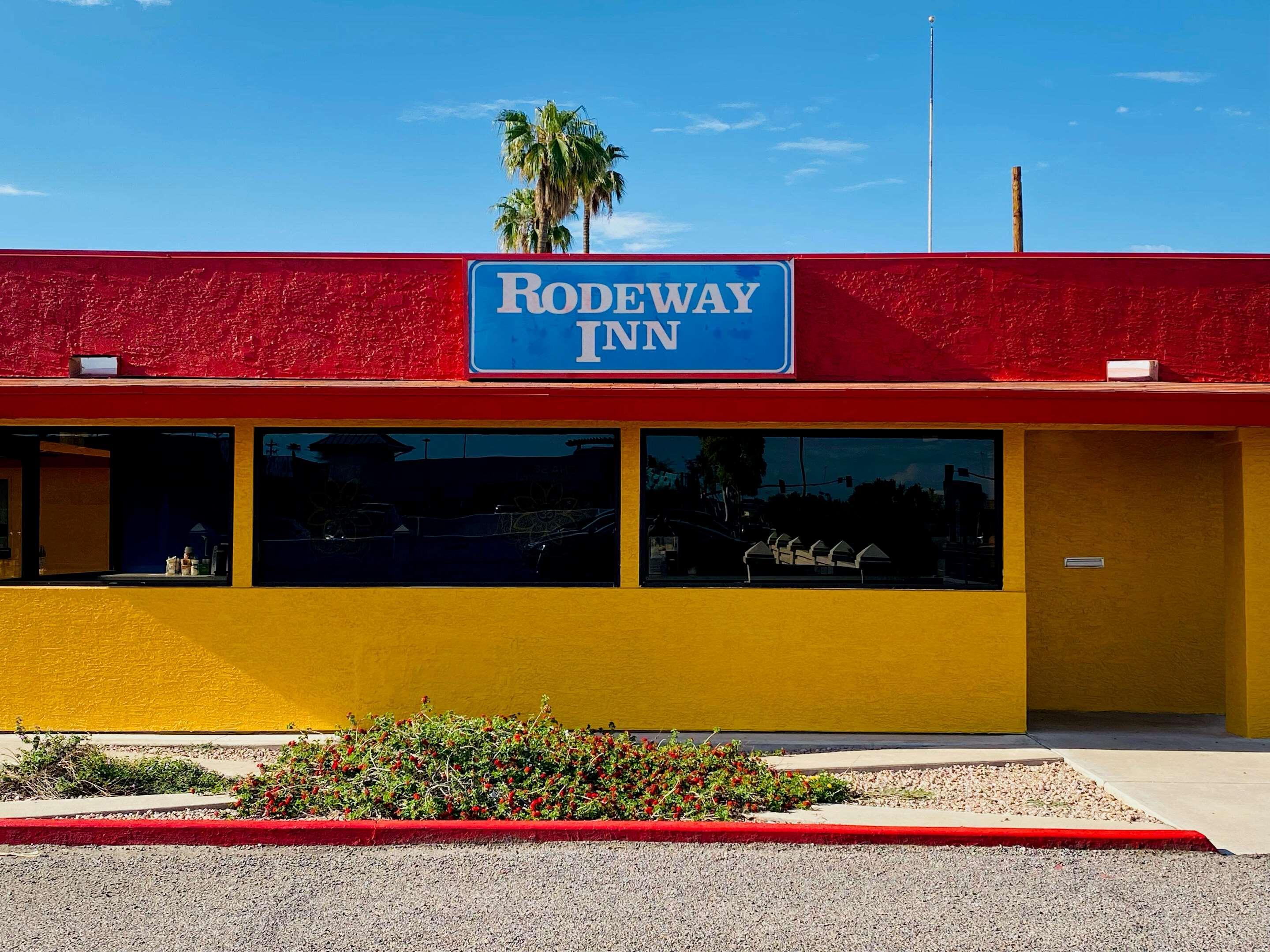 Rodeway Inn Old Town Скотсдейл Екстериор снимка
