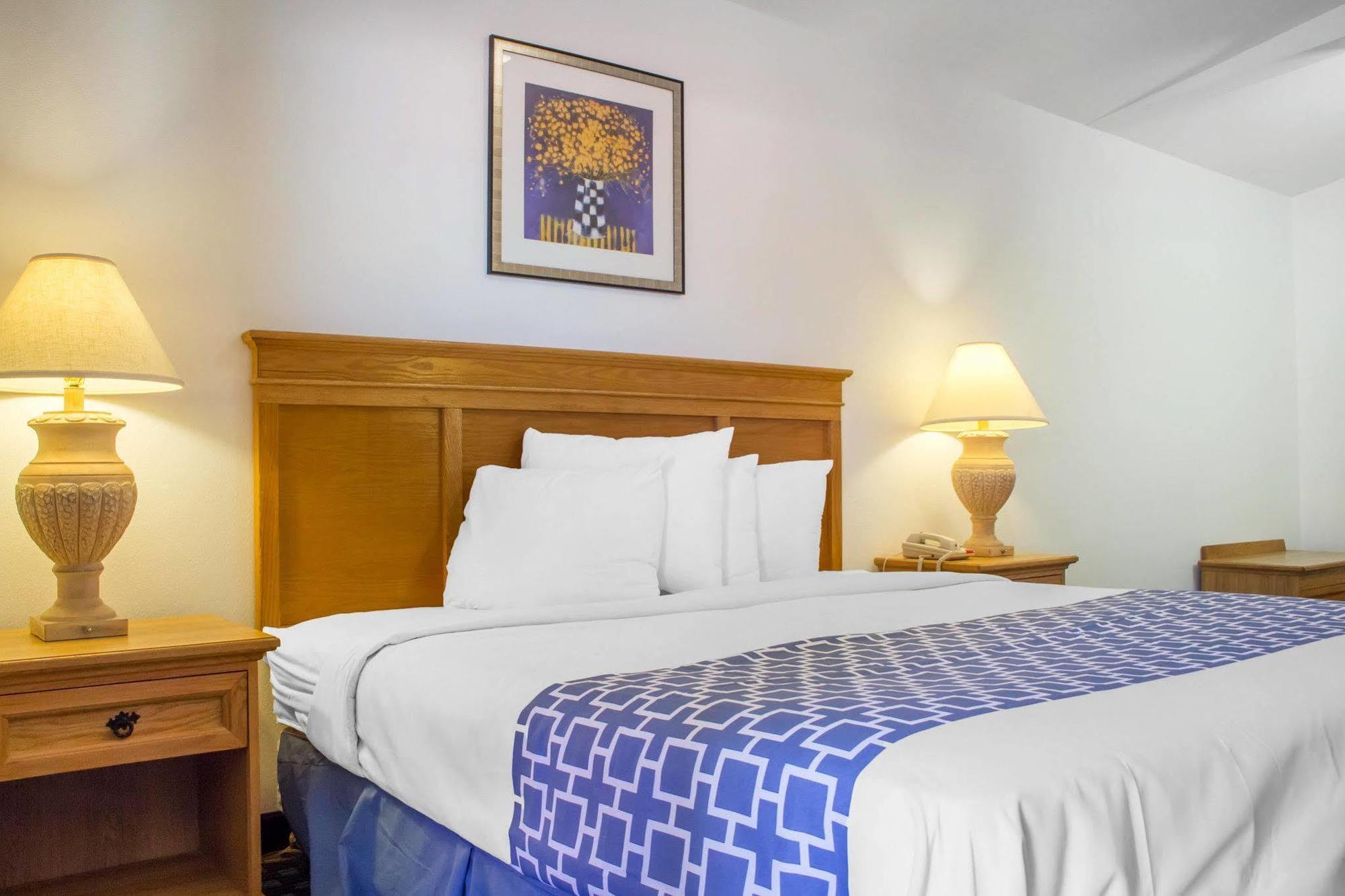 Rodeway Inn Old Town Скотсдейл Екстериор снимка