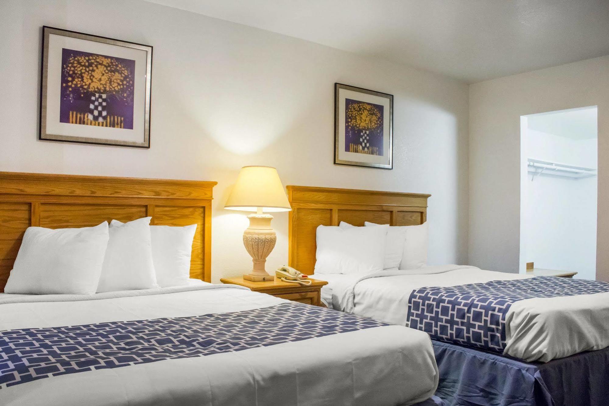 Rodeway Inn Old Town Скотсдейл Екстериор снимка